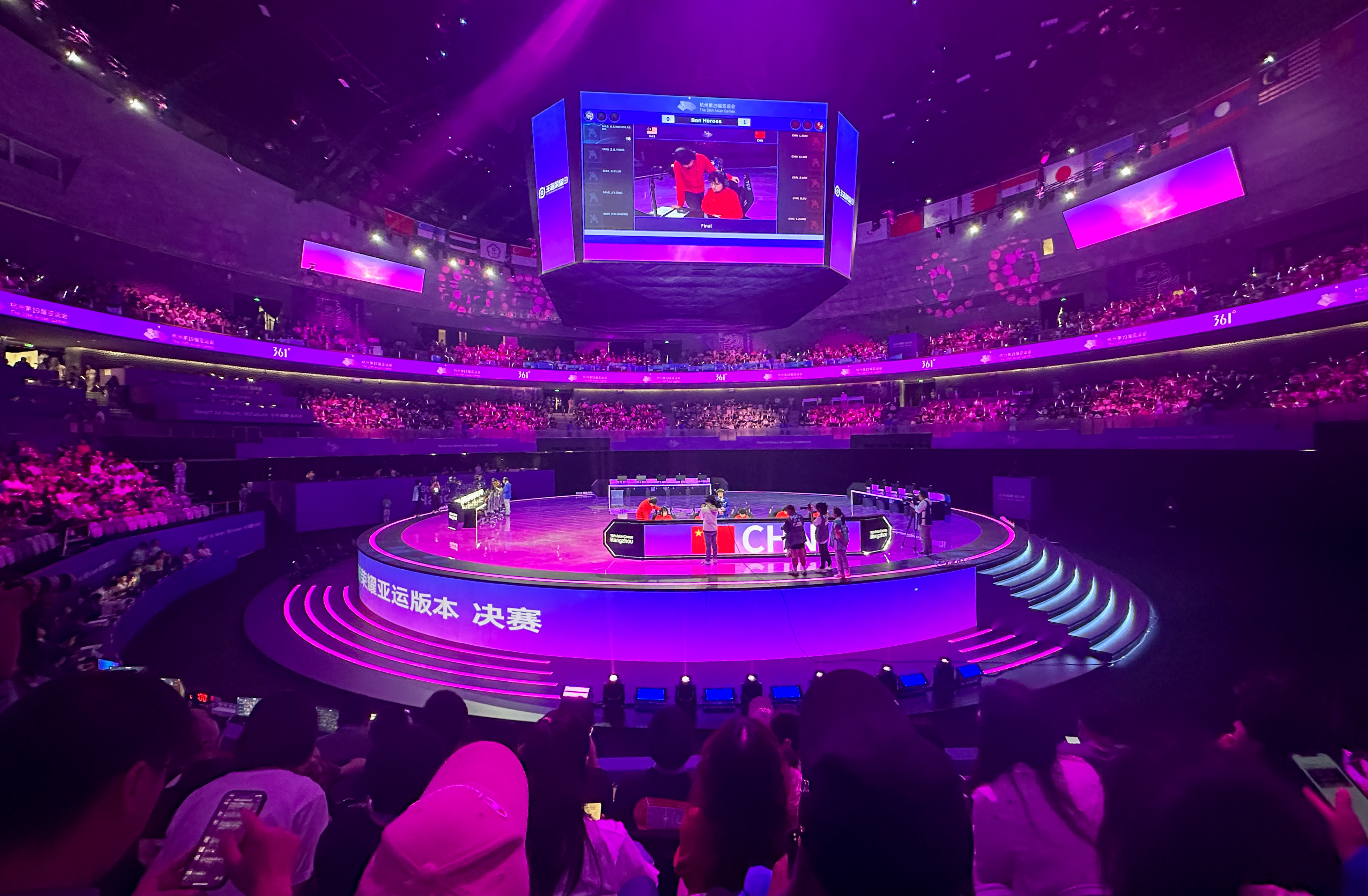 九游会j9俱乐部：网球拍单人训练器博主